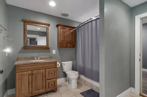 Bath - 1140 S Erika Ave, Springfield, MO 65802 photo 4 of 4
