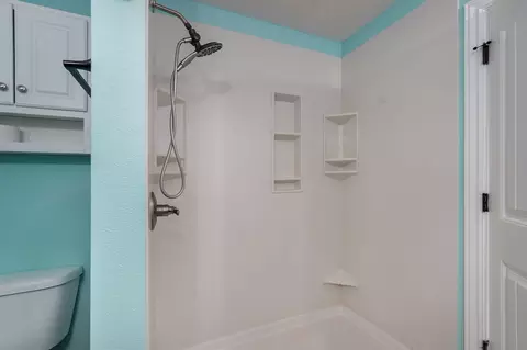 Bath - 1140 S Erika Ave, Springfield, MO 65802 photo 2 of 4