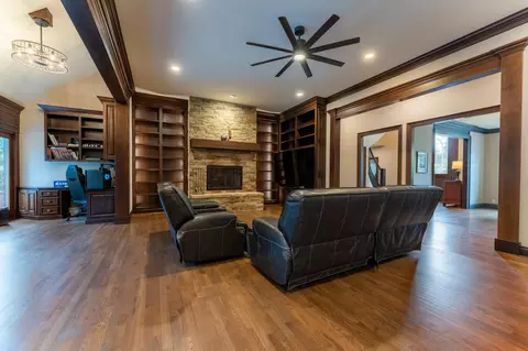 Living - 3596 E Montrose Ct, Springfield, MO 65809 photo 6 of 8