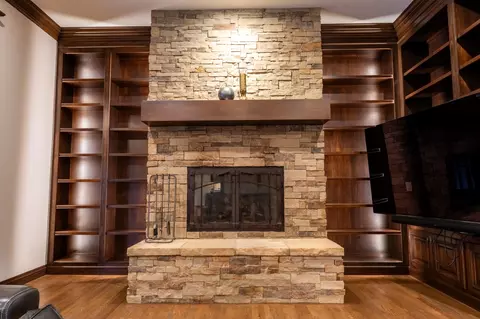 Living - 3596 E Montrose Ct, Springfield, MO 65809 photo 4 of 8