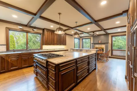 Kitchen - 3596 E Montrose Ct, Springfield, MO 65809 photo 5 of 9