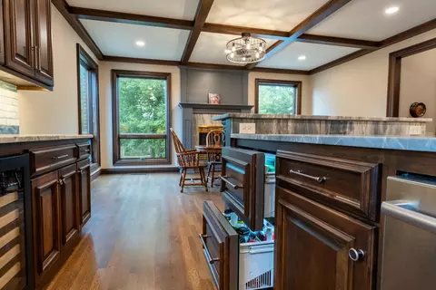Kitchen - 3596 E Montrose Ct, Springfield, MO 65809 photo 4 of 9