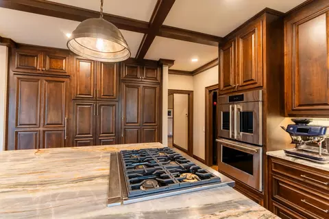 Kitchen - 3596 E Montrose Ct, Springfield, MO 65809 photo 7 of 9