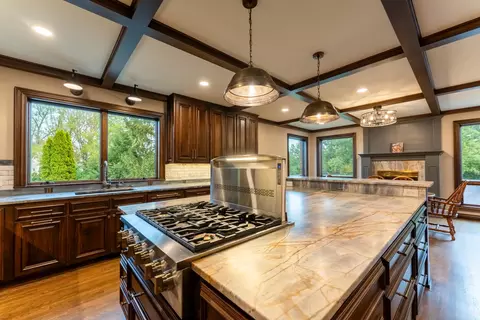 Kitchen - 3596 E Montrose Ct, Springfield, MO 65809 photo 6 of 9