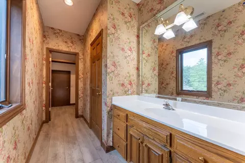Bath - 3596 E Montrose Ct, Springfield, MO 65809 photo 6 of 12