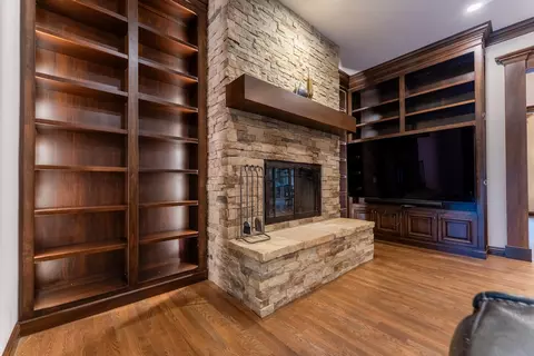 Living - 3596 E Montrose Ct, Springfield, MO 65809 photo 5 of 8