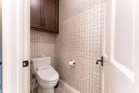 Bath - 3596 E Montrose Ct, Springfield, MO 65809 photo 2 of 12