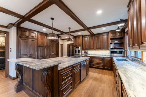 Kitchen - 3596 E Montrose Ct, Springfield, MO 65809 photo 2 of 9