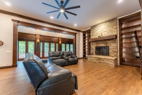 Living - 3596 E Montrose Ct, Springfield, MO 65809 photo 2 of 8