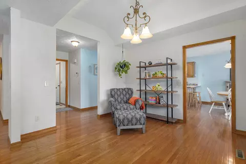 Entry Way - 4668 S Warren Rd, Springfield, MO 65810 photo 2 of 2