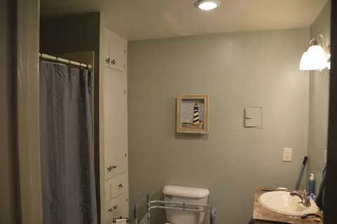 Bath - 2613 W Lombard St, Springfield, MO 65802 photo 1 of 1