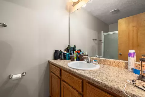 Bath - 3253 E Colonial St, Republic, MO 65738 photo 1 of 3
