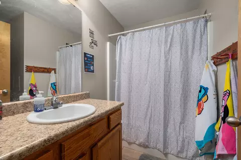 Bath - 3253 E Colonial St, Republic, MO 65738 photo 3 of 3