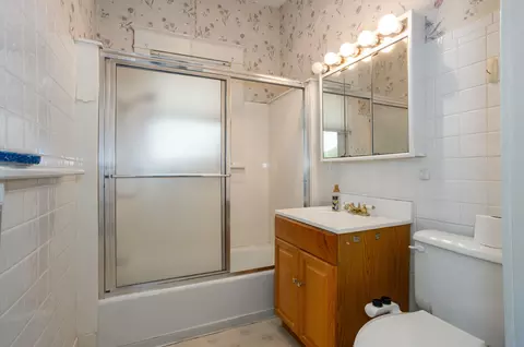 Bath - 516 N Pine Ave, Republic, MO 65738 photo 1 of 1