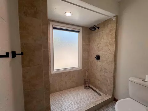 Bath - 8420 Interlochen Dr, Nixa, MO 65714 photo 4 of 10