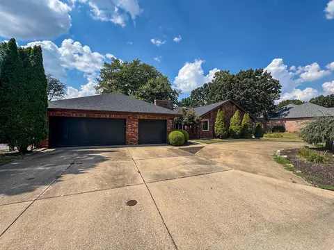 Exterior - 8420 Interlochen Dr, Nixa, MO 65714 photo 2 of 24