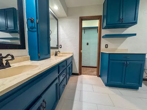 Bath - 8420 Interlochen Dr, Nixa, MO 65714 photo 1 of 10