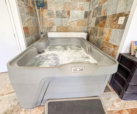 Bath - 8420 Interlochen Dr, Nixa, MO 65714 photo 7 of 10