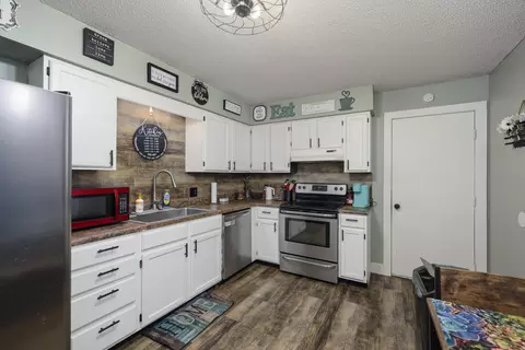 Kitchen - 212 E Deanna Ln, Nixa, MO 65714 photo 1 of 3