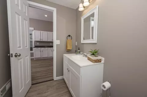 Bath - 1015 N Concord Ave, Springfield, MO 65802 photo 2 of 2