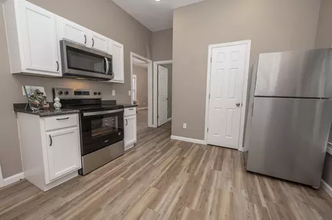 Entry Way - 1015 N Concord Ave, Springfield, MO 65802 photo 2 of 4