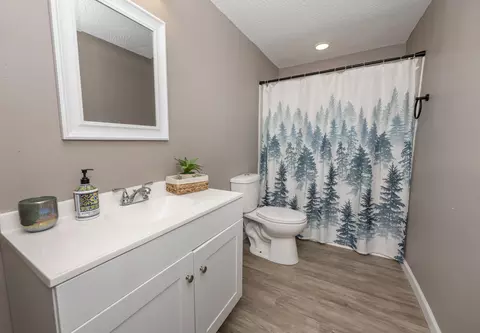 Bath - 1015 N Concord Ave, Springfield, MO 65802 photo 1 of 2