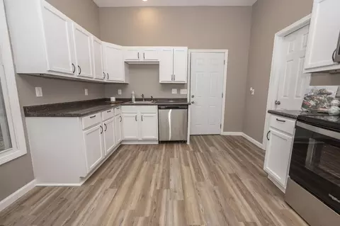 Entry Way - 1015 N Concord Ave, Springfield, MO 65802 photo 1 of 4