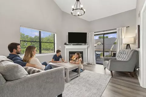 Living - 169 Highland Dr UNIT 7, Branson, MO 65616 photo 5 of 5
