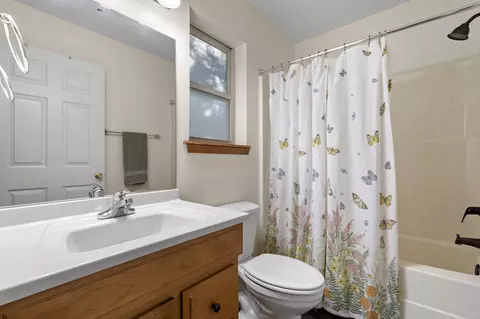 Bath - 660 Ellison St, Branson, MO 65616 photo 1 of 3