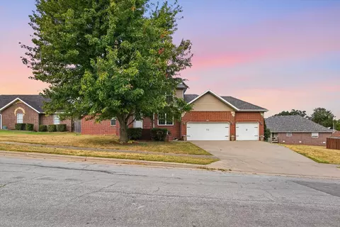 Exterior - 3291 N Eakins Ave, Springfield, MO 65803 photo 2 of 9