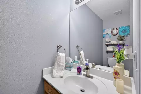 Bath - 3291 N Eakins Ave, Springfield, MO 65803 photo 2 of 3