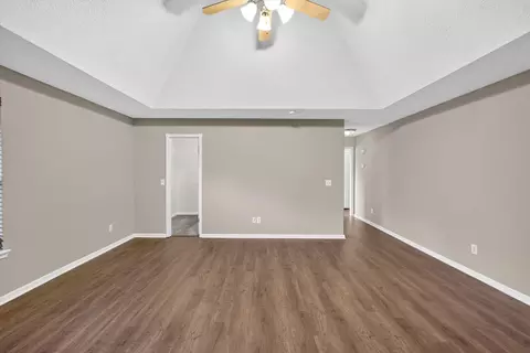 Living - 3291 N Eakins Ave, Springfield, MO 65803 photo 4 of 4