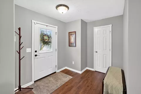 Entry Way - 3291 N Eakins Ave, Springfield, MO 65803 photo 1 of 2