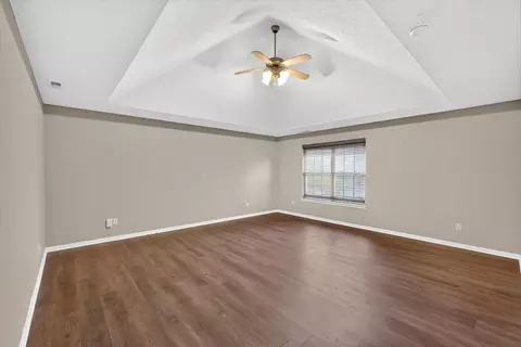 Living - 3291 N Eakins Ave, Springfield, MO 65803 photo 3 of 4