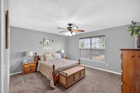 Bedroom - 3291 N Eakins Ave, Springfield, MO 65803 photo 1 of 6