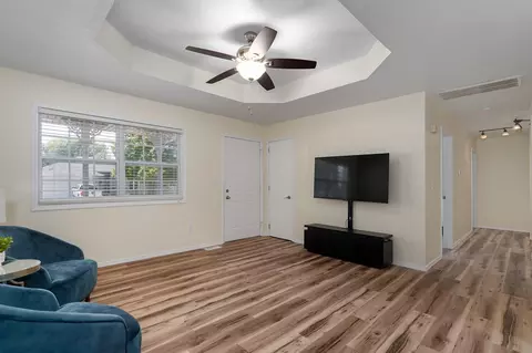 Living - 1208 S 17th Ave, Ozark, MO 65721 photo 2 of 6