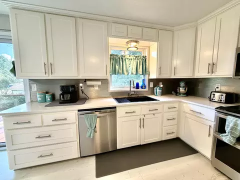 Kitchen - 205 N Harrison St, Mountain View, MO 65548 photo 1 of 11