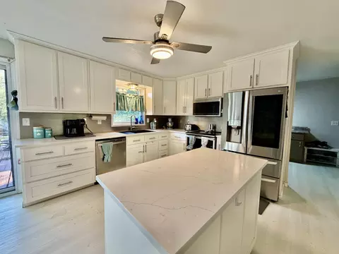 Kitchen - 205 N Harrison St, Mountain View, MO 65548 photo 3 of 11