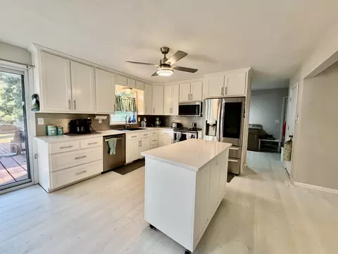 Kitchen - 205 N Harrison St, Mountain View, MO 65548 photo 2 of 11