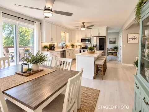 Kitchen - 205 N Harrison St, Mountain View, MO 65548 photo 7 of 11
