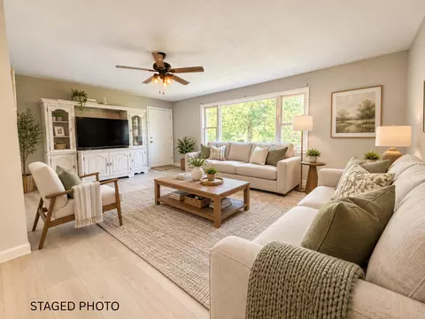 Living - 205 N Harrison St, Mountain View, MO 65548 photo 4 of 6