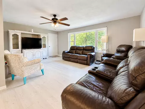 Living - 205 N Harrison St, Mountain View, MO 65548 photo 3 of 6