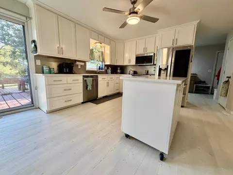 Kitchen - 205 N Harrison St, Mountain View, MO 65548 photo 4 of 11