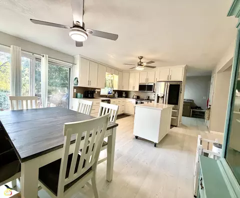 Kitchen - 205 N Harrison St, Mountain View, MO 65548 photo 8 of 11