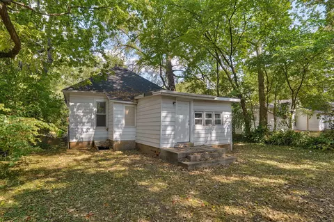 Exterior - 1216 W Harrison St, Springfield, MO 65806 photo 7 of 9