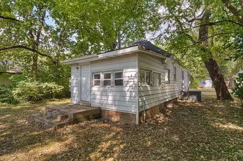 Exterior - 1216 W Harrison St, Springfield, MO 65806 photo 6 of 9