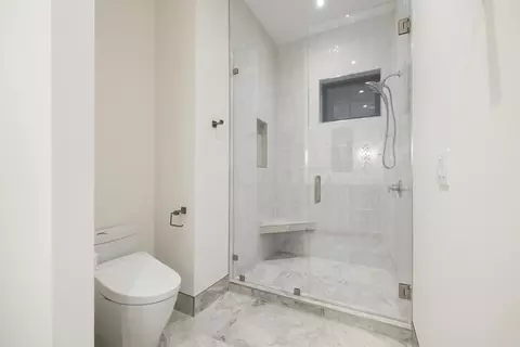Bath - 3820 Eaglescliffe Dr, Springfield, MO 65809 photo 10 of 13