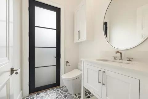 Bath - 3820 Eaglescliffe Dr, Springfield, MO 65809 photo 1 of 13
