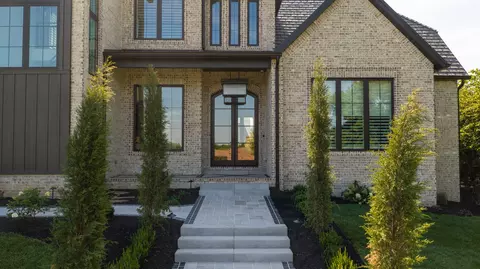 Exterior - 3820 Eaglescliffe Dr, Springfield, MO 65809 photo 5 of 17