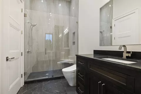Bath - 3820 Eaglescliffe Dr, Springfield, MO 65809 photo 9 of 13